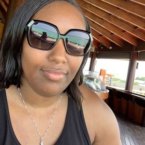 Meet your Posher, Raven